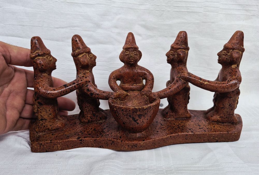 Figurină veche Cercul de Prieteni Tarahumara din lut roșu 30cm, handmade.
