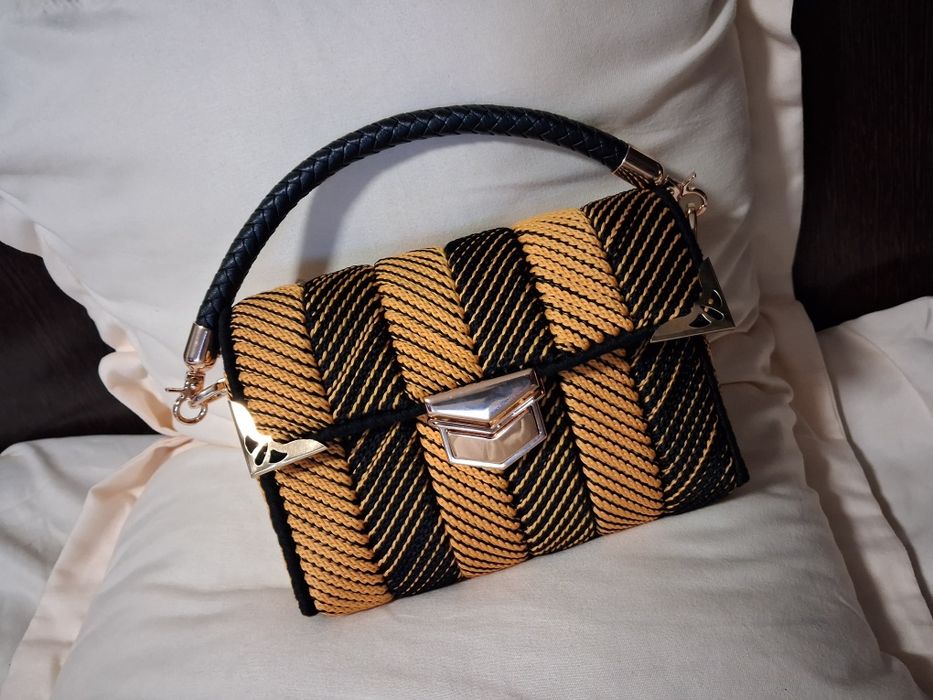 Poșetă lucrata manual ideal pentru un cadou superb