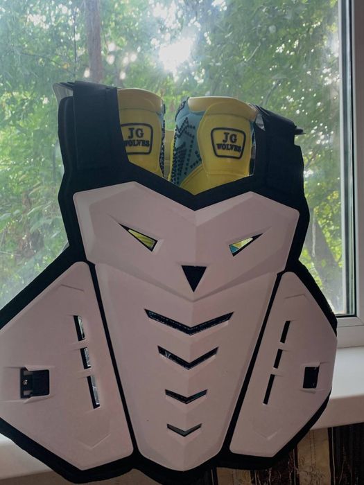 Продам защиту, шлем и перчатки