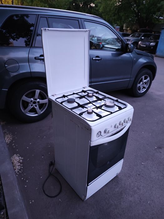 Продам газовую плиту с духовкой