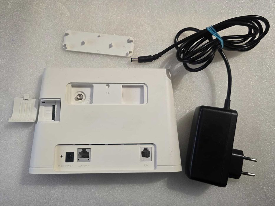 Router Wireleless Huawei B311-221, SIM LTE, 4G, 150 Mbps - poze reale