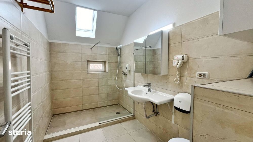 Apartament cu 3 camere in zona Centrala/ Strada Lunga