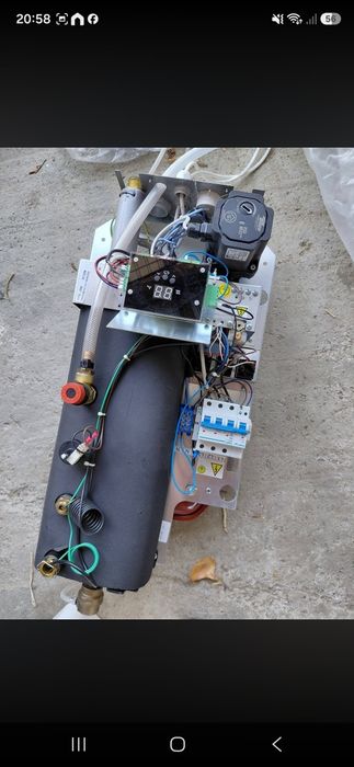 De centrală electrică bosch 6 kw
Nu a fost folosită 
Preț 1500 Lei
Centrala electrica, Bosch, Tronic Heat 3500, 6kW, vas expansiune 7L, 1x230V/3x400V