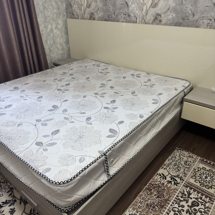 Мебель для спальни(кровать,2 тумбочки,комод,трюмо,шкаф,пуфик)