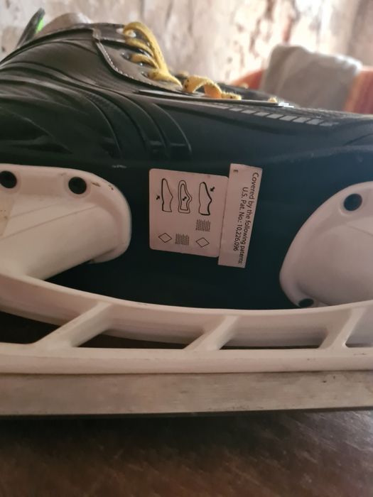 Продам коньки Bauer