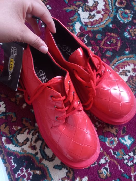 Аяқкиім сатылады