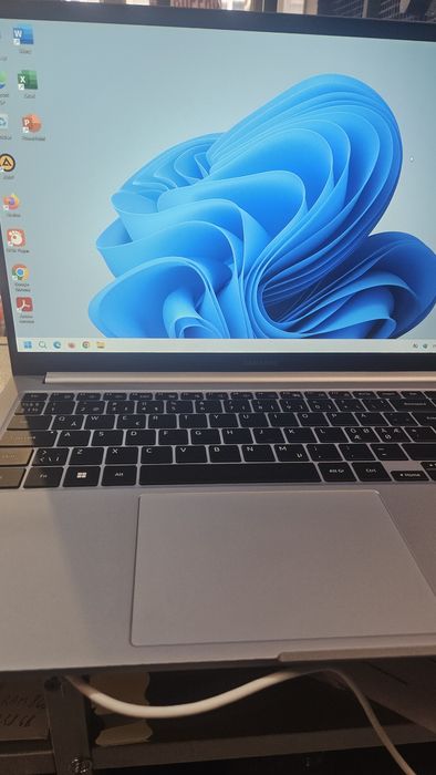 Лаптоп Samsung Galaxy Book4-отличен!