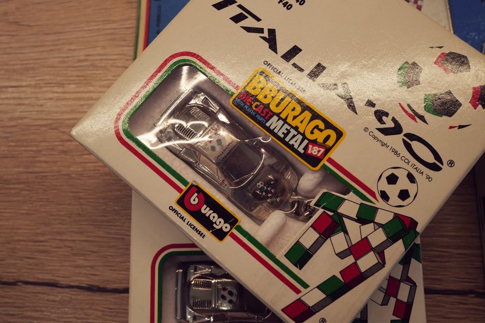 Suvenir vintage fotbal ITALIA 90 Ciao F40 Burago si Bertoni NOI