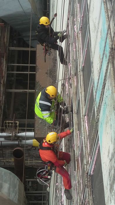 АЛПИНИСТИ ВАРНА.Работа по алпийски способ.