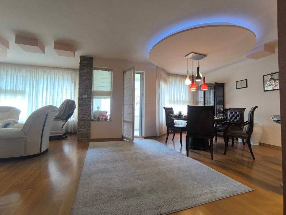 Дава се под наем Тристаен апартамент в Бургас, Лазур - 90 кв.м за 816 € - Снимка #1