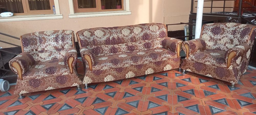 Divan kreslo sotiladi