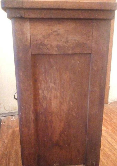 Антикварен шкаф за колекционери