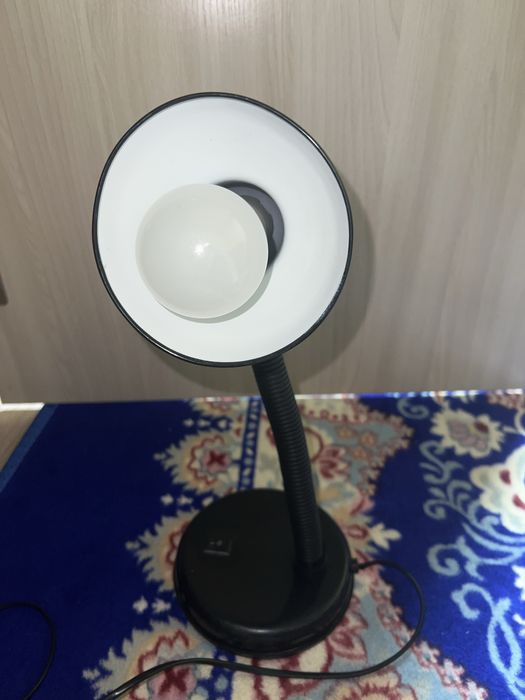 Настольная лампа