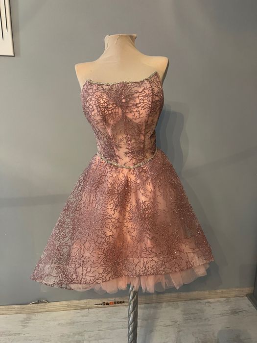 Булченски и абитуриенски рокли