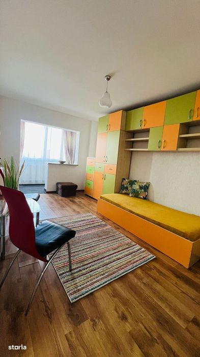 Închiriez garsonieră – Zona Confecții