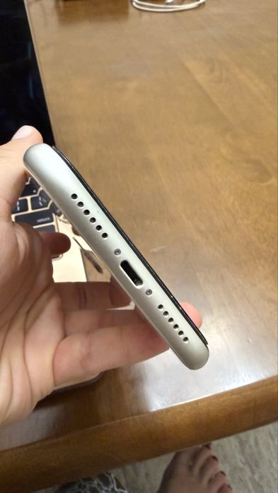 Продам оригинальный iPhone 11, 128 GB,белый