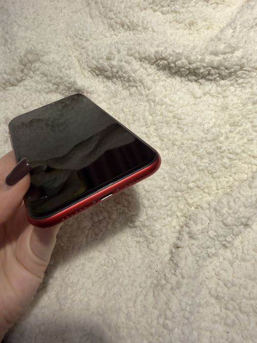 Iphone 11 червен