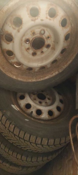 Автомобилни гуми с джанти