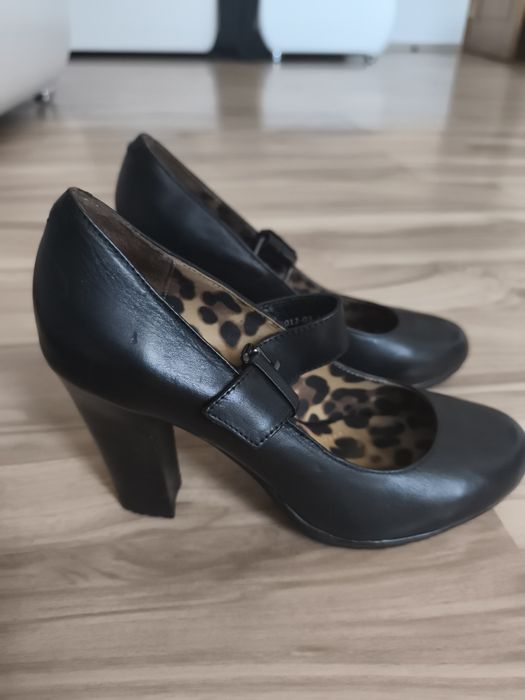 Продается обувь на каблуке