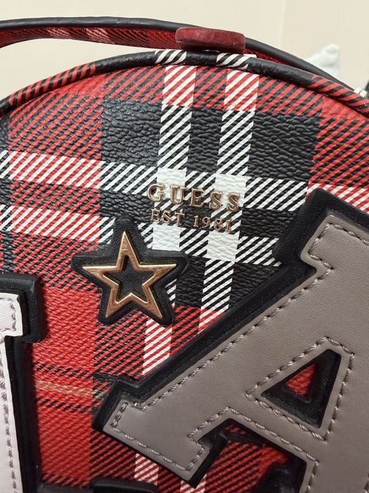 Дамска чанта guess