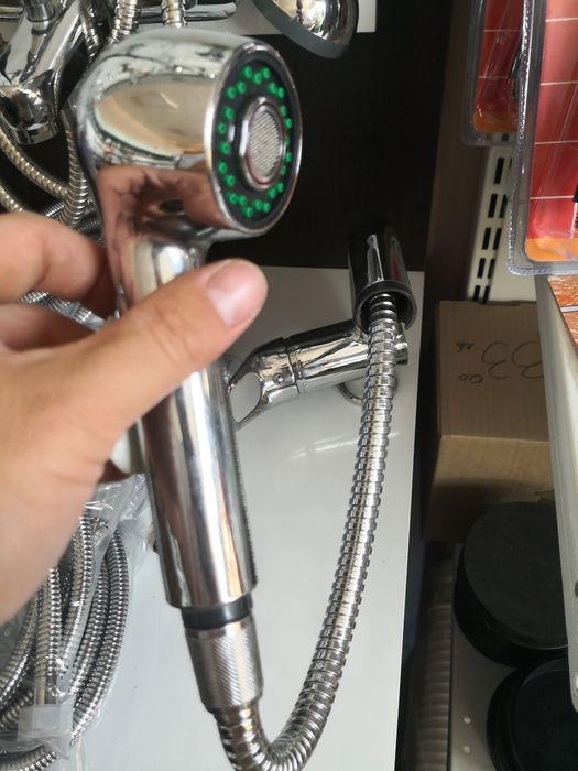 Смесител с разтеглива глава