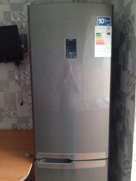 Холодильник Samsung