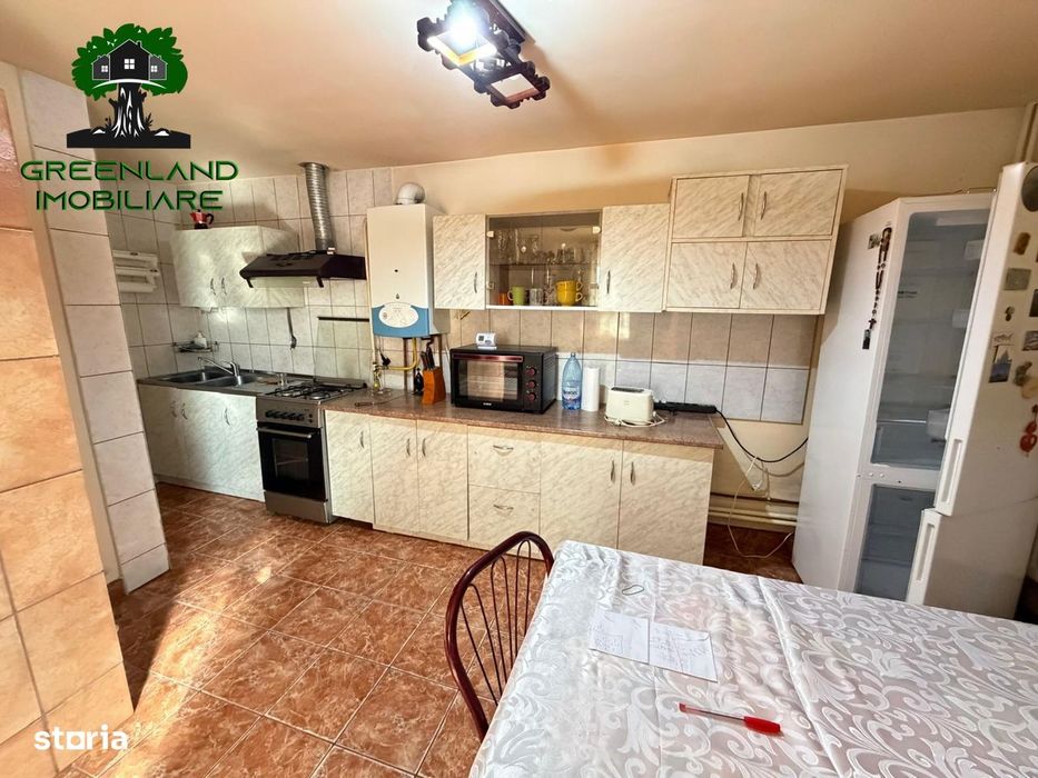 Casa in oras, 4 camere, 202 mp, anexa, garaj, Podu de Fier