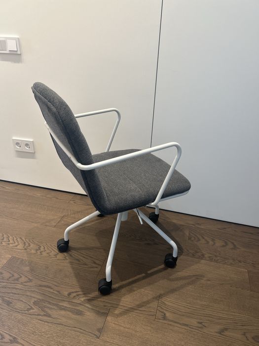 Стульчик на колесиках