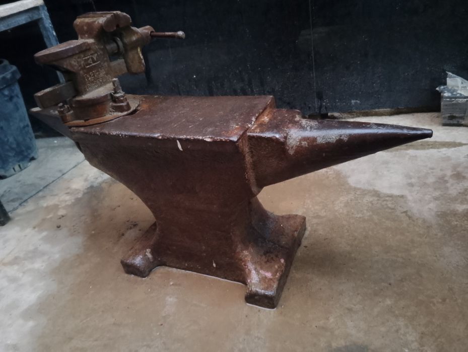 Наковальня (сандал) СССР