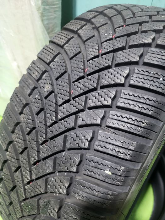 2 бр Зимни 225/45/18 Bridgestone