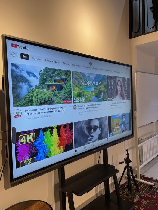 86 dyuymli Intouch sensorli displey — maktab va ofislar uchun