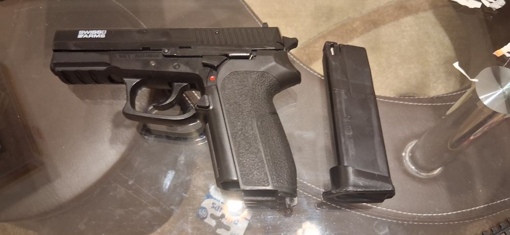 Ерсовт пистолет с пластмасови топчета