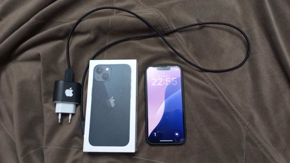 Продам телефон Айфон 13