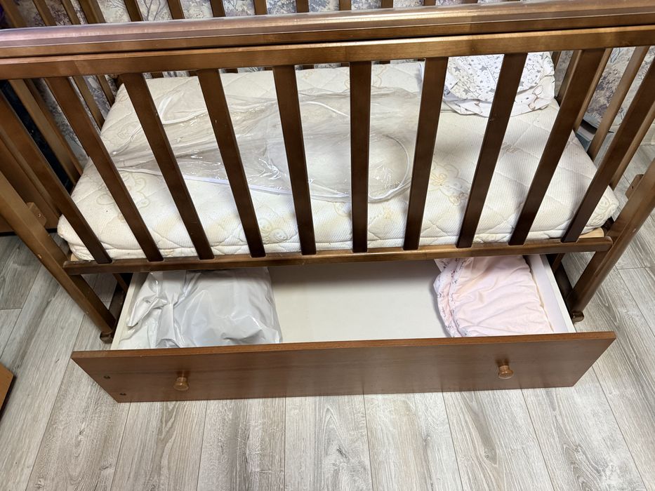 Манеж с маятником