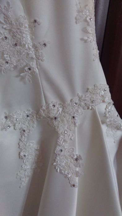 Rochie de mireasa din tafta ivory / ivoire foarte rafinata si eleganta