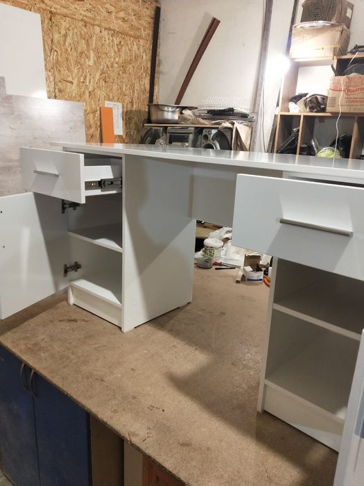 Продаю стол письменный