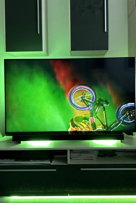 Set complet Sync Box Philips Hue pentru TV