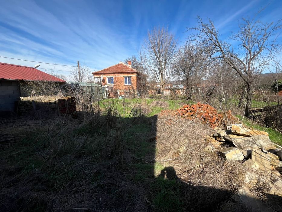 Продавам къща в с. Лозарево – 379 м2