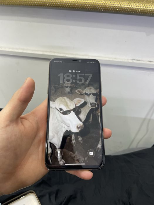 Продам айфон 11 про макс и айфон 12