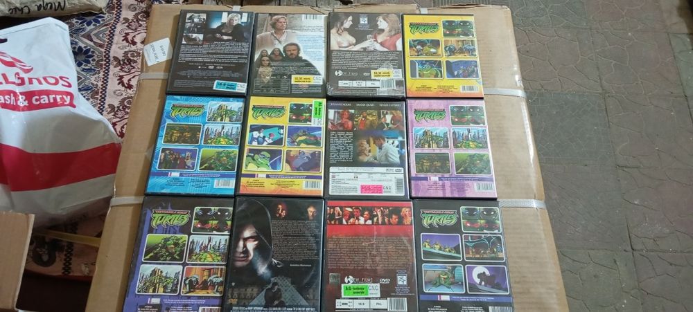 Vand lot filme dvd.uri 12 bucati