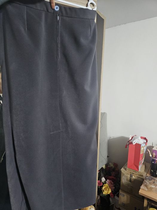 Fusta dreapta cu crăpătura la spate