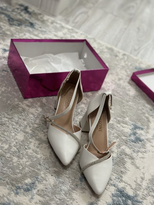 Продам абсолютно новые туфли 37 размер