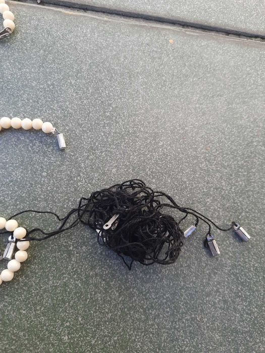 Колиета с мъниста, готови и за нанизване, ниски цени, бели и черни