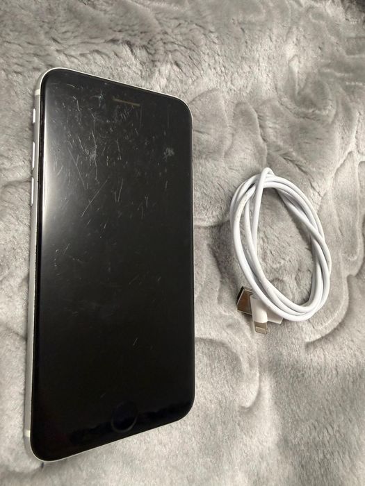 Vand iphone se 2 2020 folosit