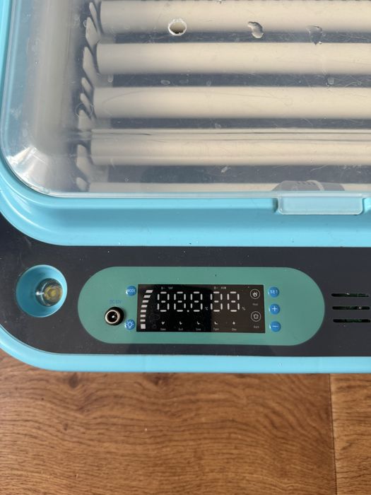 Продам автоматический инкубатор на 24 яйца