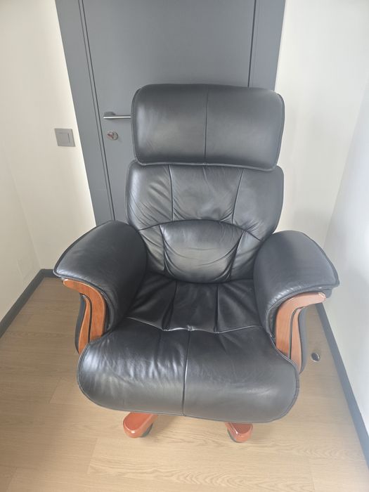 Офисное кресло руководителя