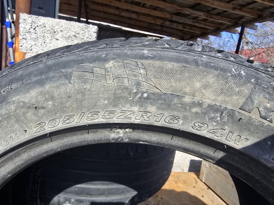 Резина Б/У на R16 продам.