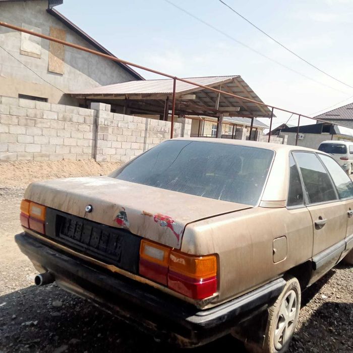 Audi 100 седан состаяние хорошо