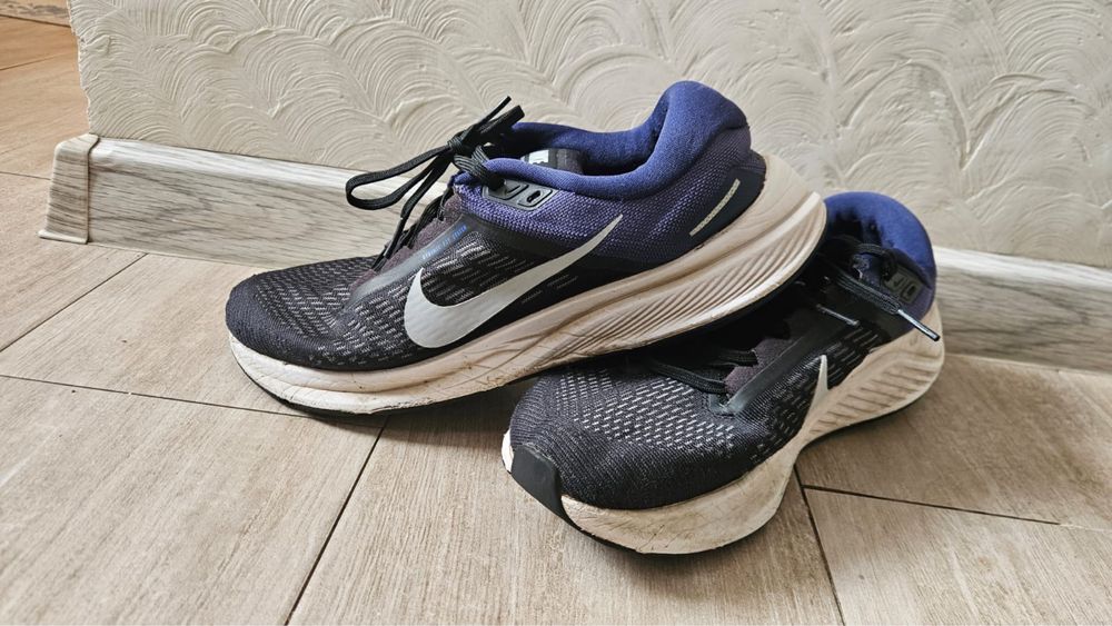Nike Structure 24