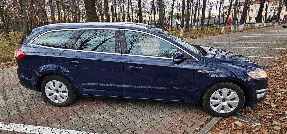 Autoturism  Ford Mondeo